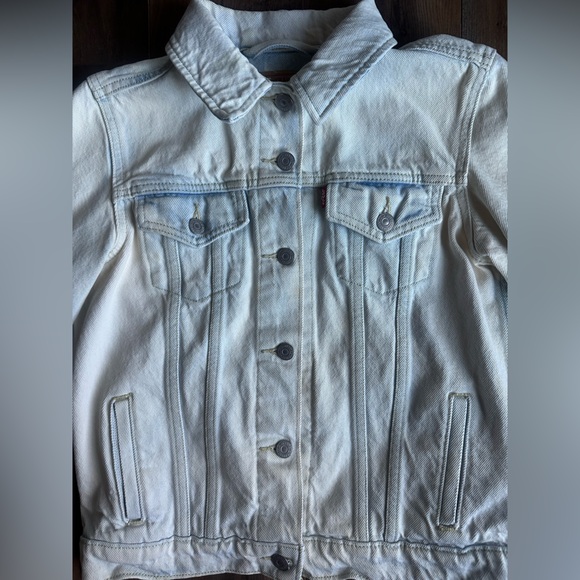 Levi’s Light Wash Embroidered Denim Jacket Floral Sleeve Detail Size M - Picture 4 of 8